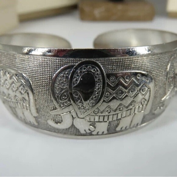 Vintage Retro Silver Plated Elephant Tibetan Thai Cuff Bangle Bracelet - Picture 2 of 2